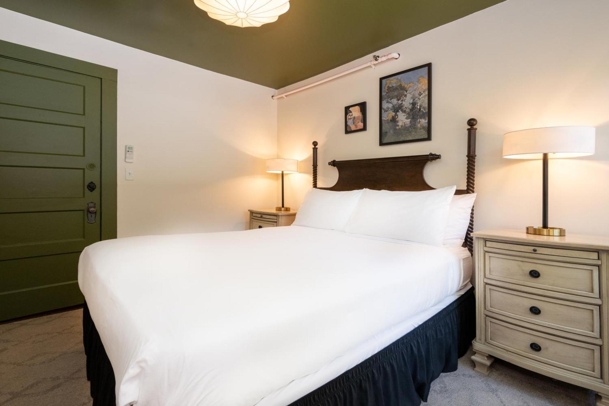 Отель The Constance By The Lenox Collection Экстерьер фото